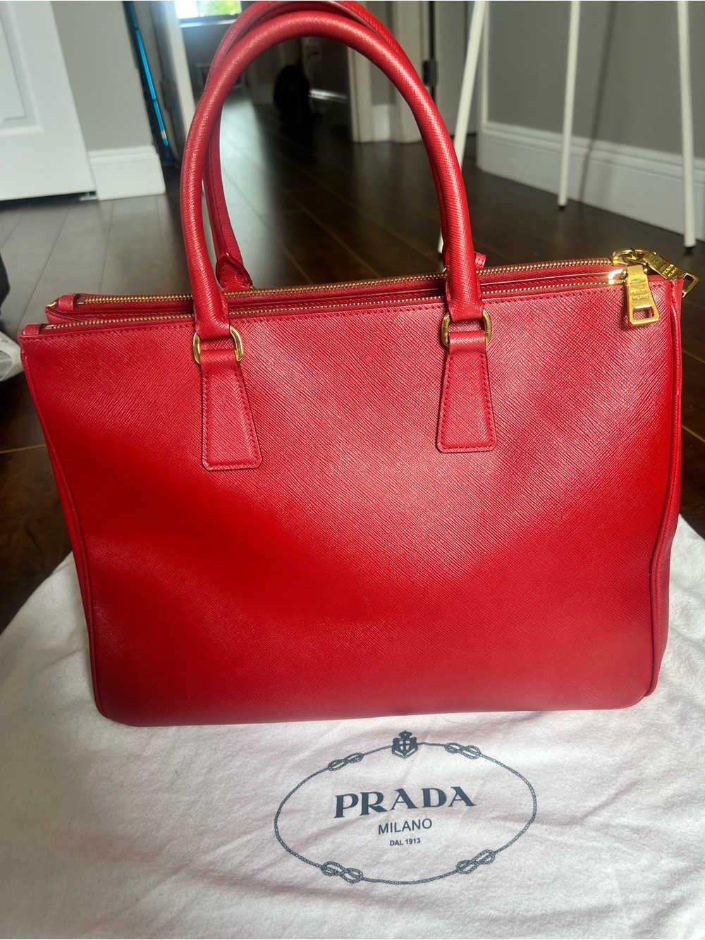 👜 Prada Saffiano Lux Galleria Double-Zip Tote – Vibrant Red - Picture 3 of 17